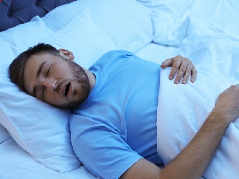 Cansado(a) de Acordar Exausto(a)? Descubra Como o Ronco Silenciosamente Rouba Sua Energia e Bom Humor Diário